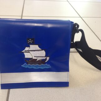 blaue Kindergartentasche aus Blache, Piratenschiff