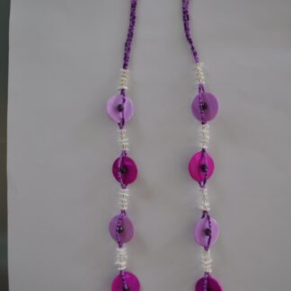 Halskette flieder/pink aus Perlmutt, Glassteinen und Rocailles