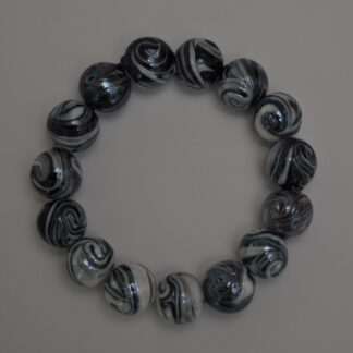 schwarz/weiss Glasperlen im Marmor Look Armband