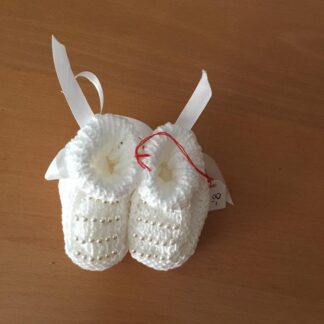 selbstgestrickte Babyschuhe