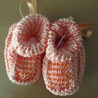 selbstgestrickte Babyschuhe