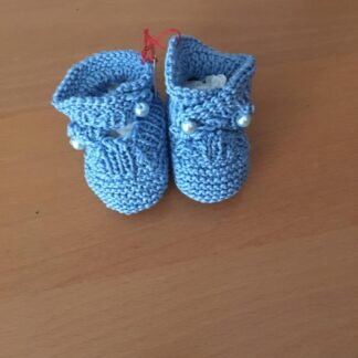 selbstgestrickte Babyschuhe