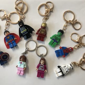 Lego Schlüsselanhänger Avengers: Batman, Iron Man, Captain America, Superman, Hulk, Thor, Wolverine, Star Wars: Stormtrooper, Darth Vader, Mädchen